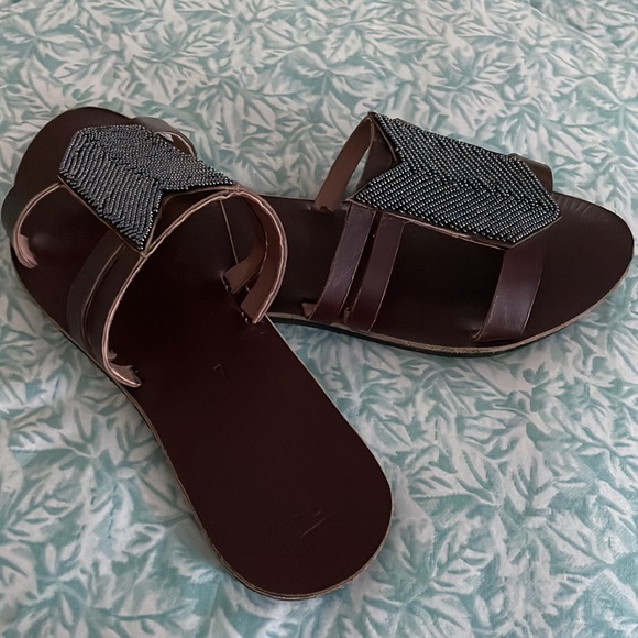 Unique handbeaded Swahili sandal slides. - Picture 2 of 5
